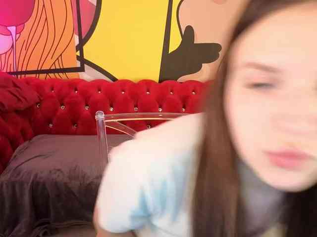 MilaniaCartie webcam