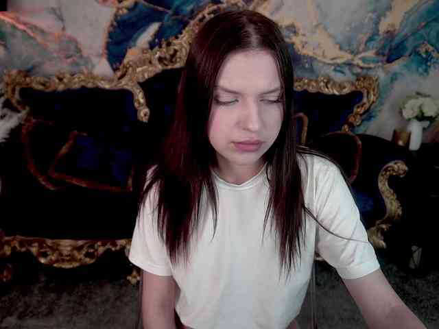 MilaniaCartie webcam