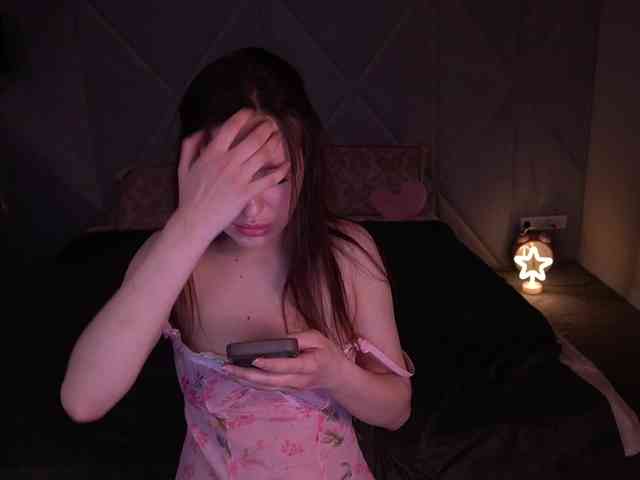MilaniaCartie webcam