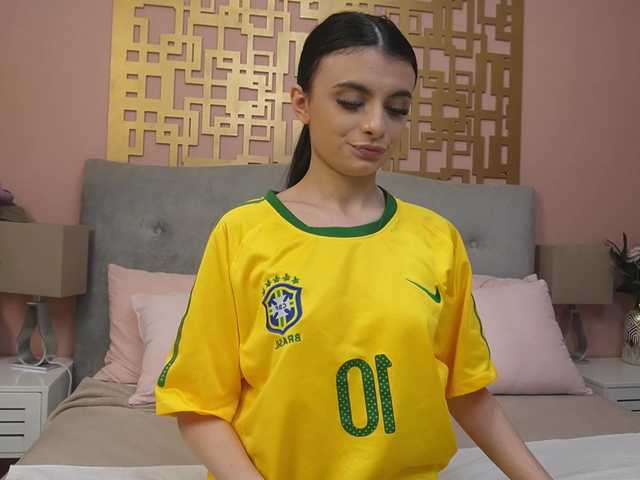 SweetLuna's BongaCams show and profile