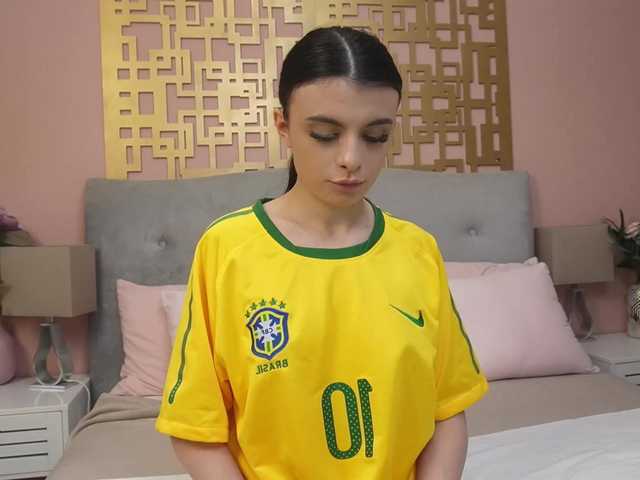 SweetLuna's BongaCams show and profile