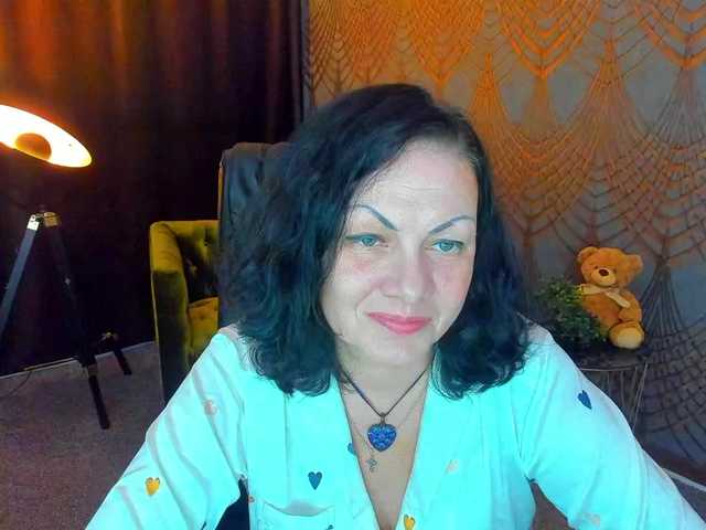 le modèle IrissMoon est en webcam porno dans un show sur le site bongacams, il possède les tags suivants: White/Caucasian,Brunette,Shaved