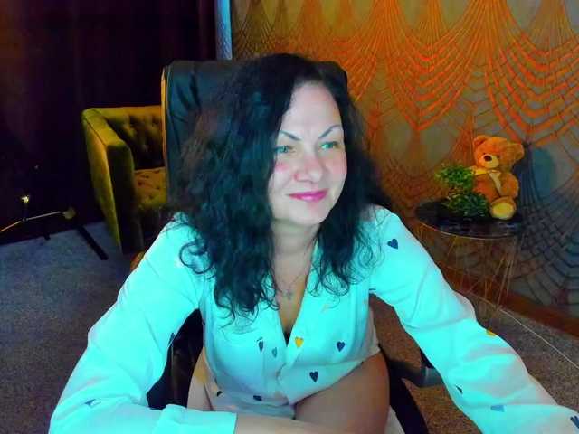 le modèle IrissMoon est en webcam porno dans un show sur le site bongacams, il possède les tags suivants: White/Caucasian,Brunette,Shaved