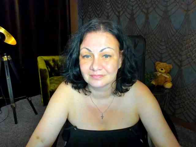 Irissmoon's cam show statistics and live stream