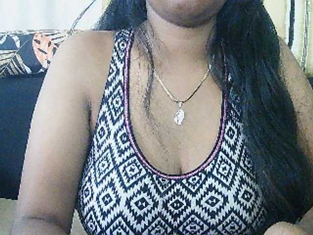 Happyi live cam on BongaCams