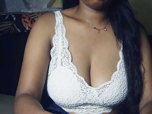 Happyi live cam on BongaCams