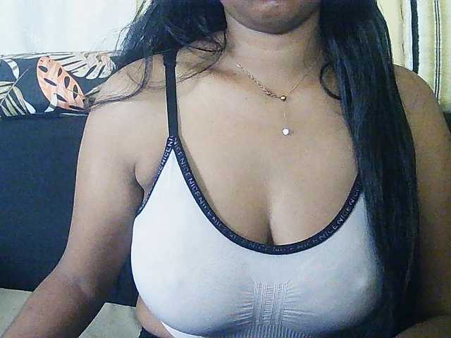 Happyi live cam on BongaCams