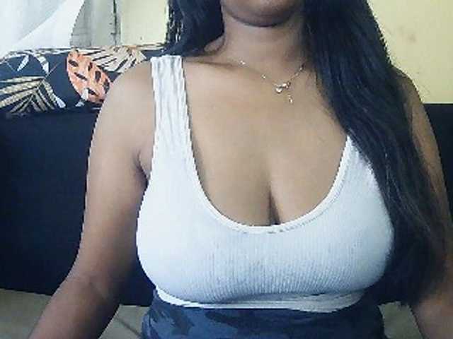 Happyi live cam on BongaCams