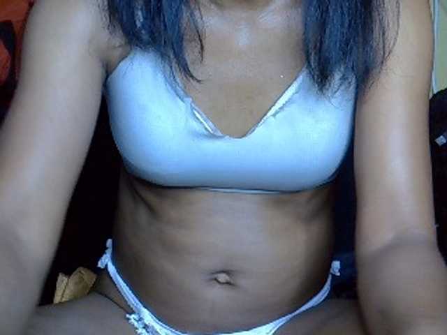 Happyi live cam on BongaCams