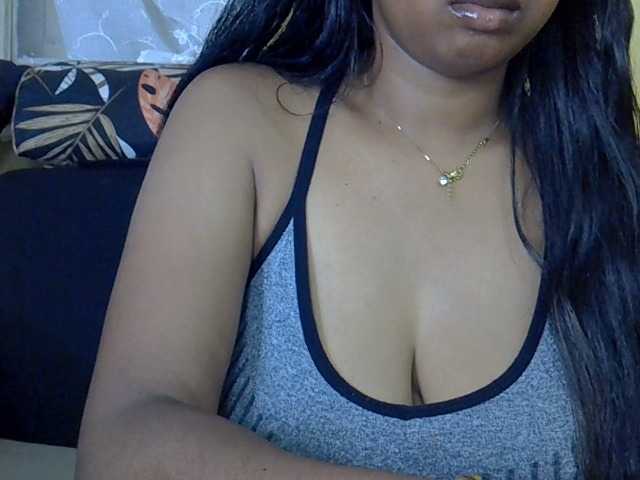Happyi live cam on BongaCams