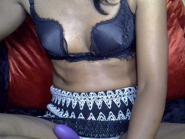 Happyi live cam on BongaCams