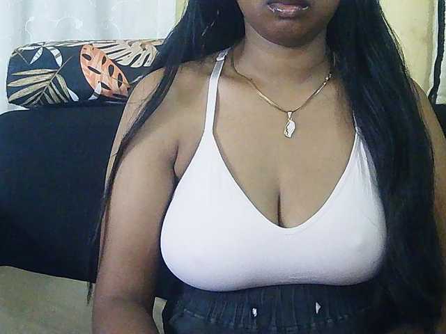 Happyi live cam on BongaCams