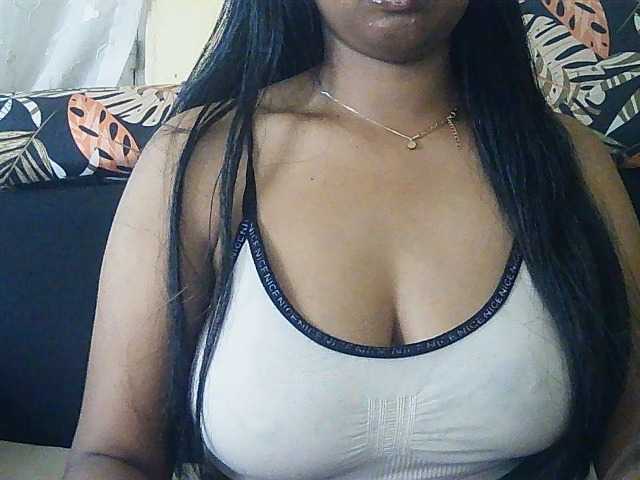 Happyi live cam on BongaCams