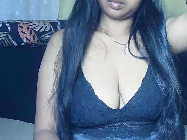 Happyi live cam on BongaCams