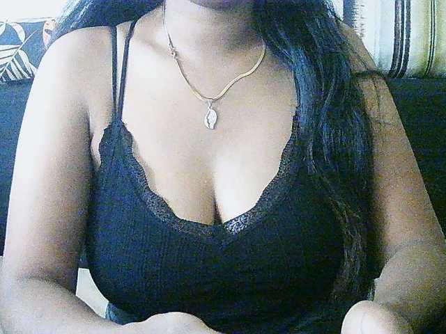Happyi live cam on BongaCams