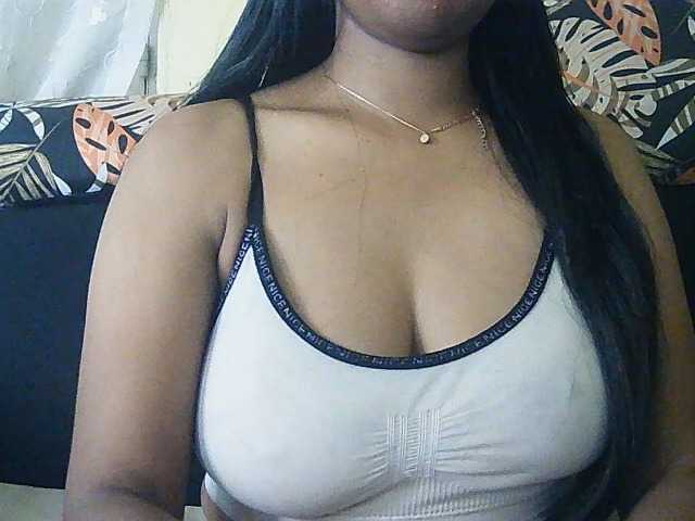 Happyi live cam on BongaCams