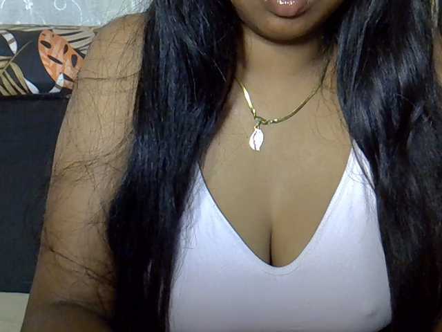 Happyi live cam on BongaCams