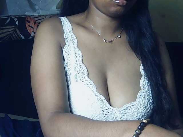 Happyi live cam on BongaCams