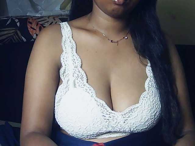 Happyi live cam on BongaCams