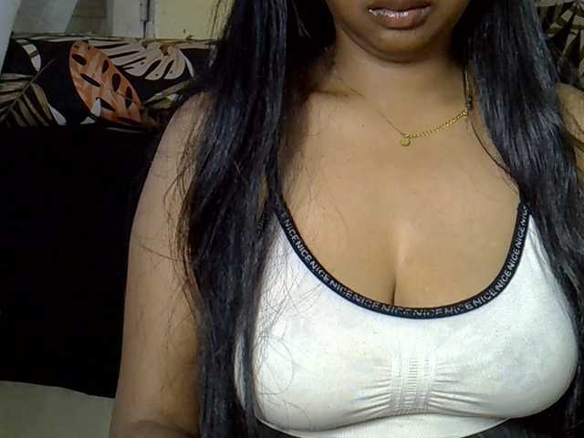Happyi live cam on BongaCams