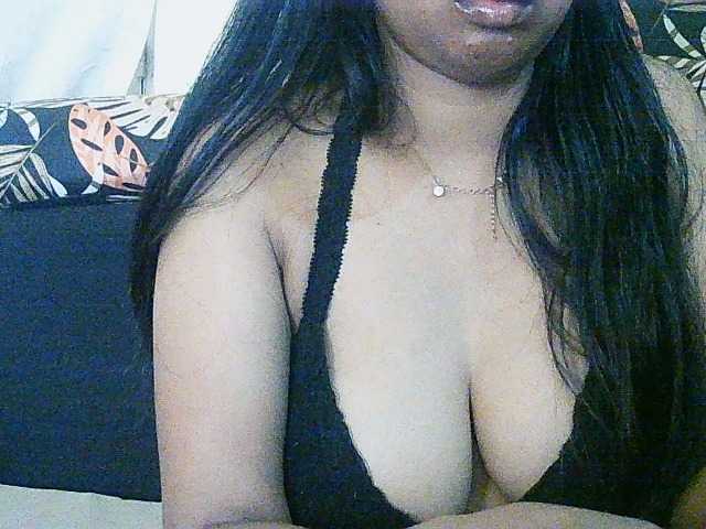 Happyi live cam on BongaCams
