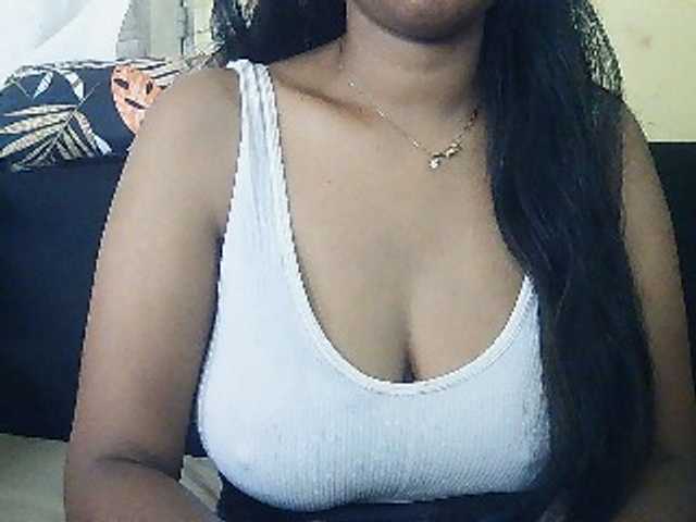Happyi live cam on BongaCams