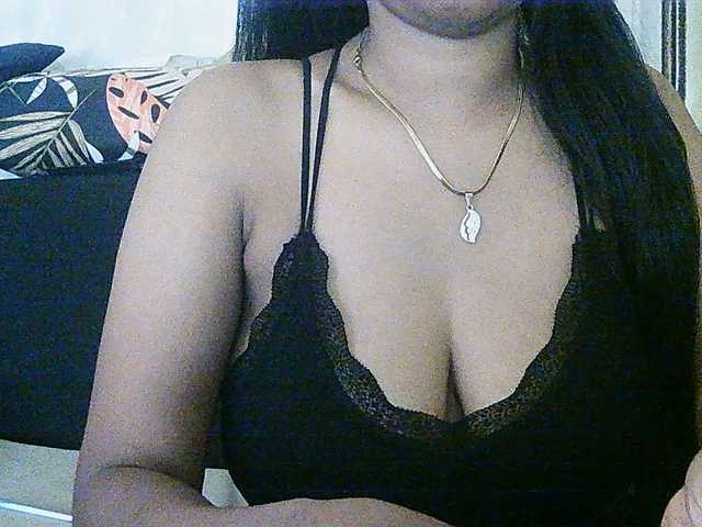 Happyi live cam on BongaCams