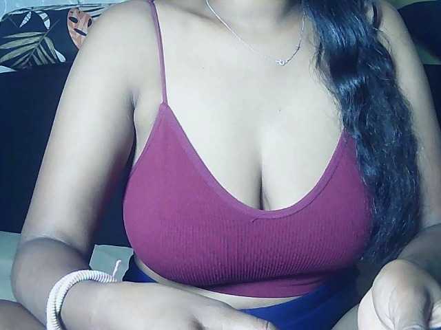 le modèle Happyi est en webcam porno dans un show sur le site bongacams, il possède les tags suivants: Ebony,Brunette,Trimmed