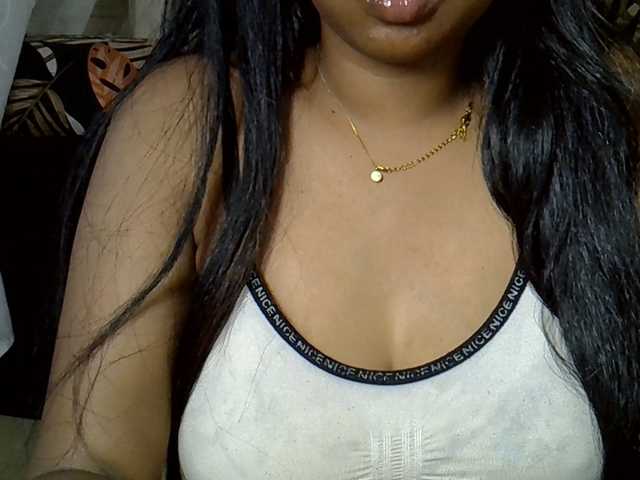 Happyi live cam on BongaCams