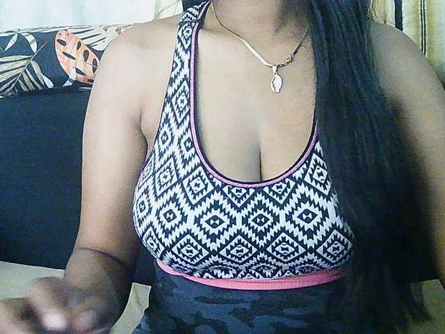 Happyi live cam on BongaCams