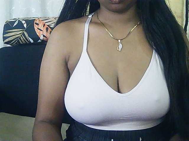 Happyi live cam on BongaCams