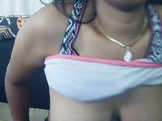 Happyi live cam on BongaCams