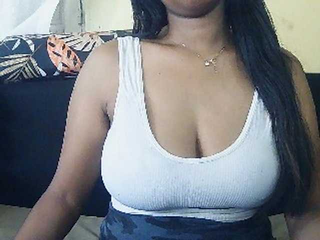 Happyi live cam on BongaCams