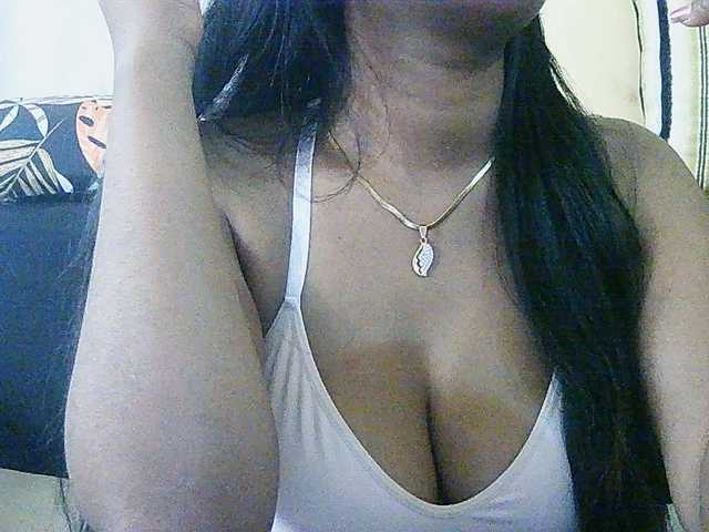 Happyi live cam on BongaCams