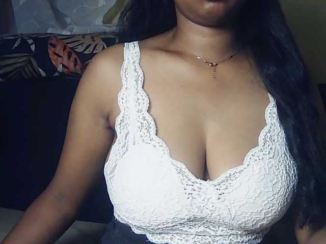 Happyi live cam on BongaCams