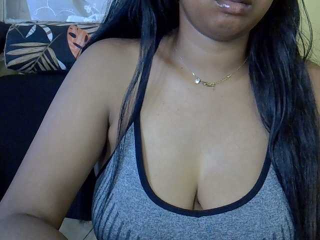 Happyi live cam on BongaCams