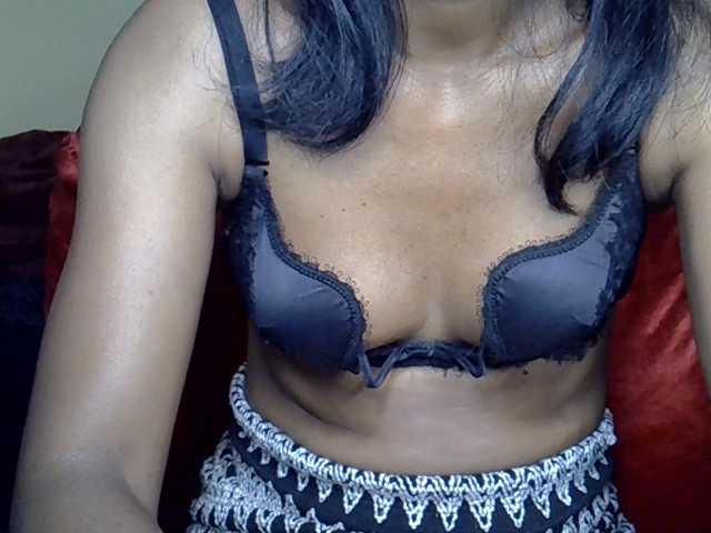 Happyi live cam on BongaCams