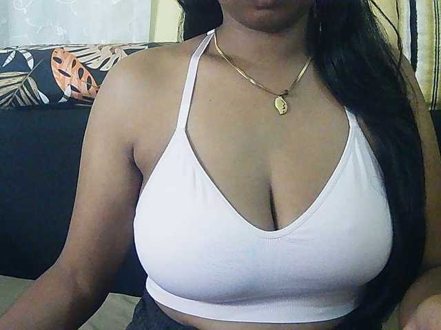 Happyi live cam on BongaCams