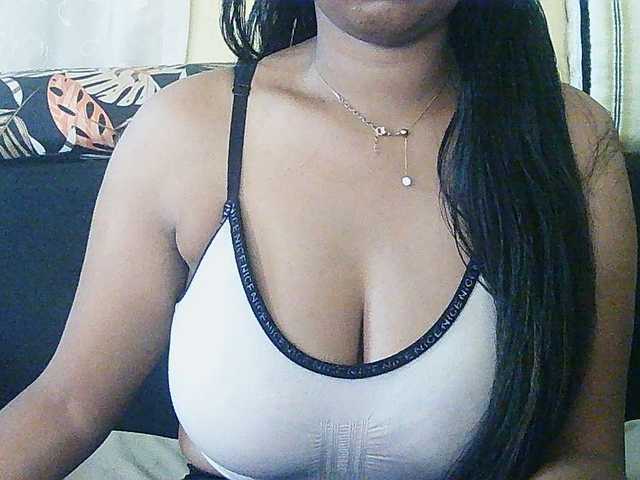 Happyi live cam on BongaCams