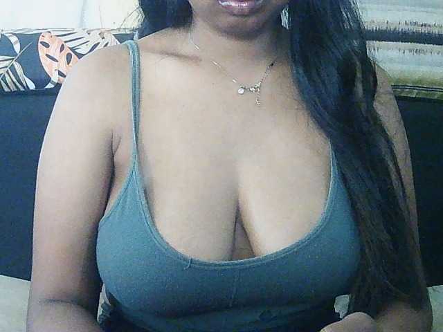 Happyi live cam on BongaCams