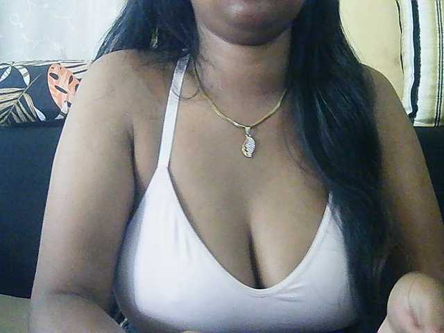 Happyi live cam on BongaCams