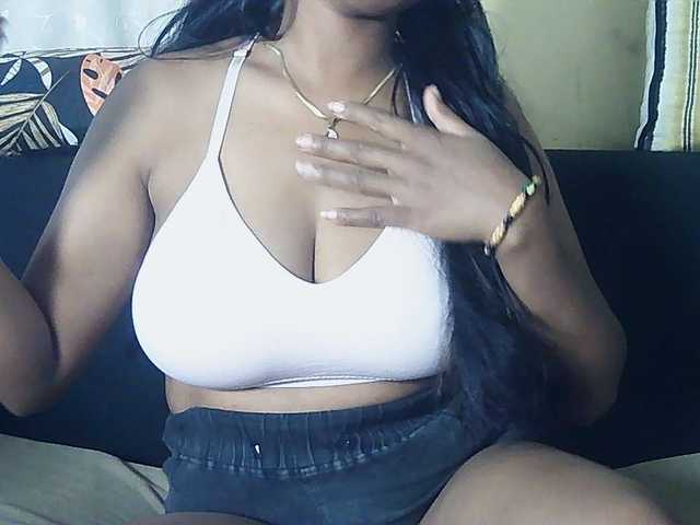 Happyi live cam on BongaCams