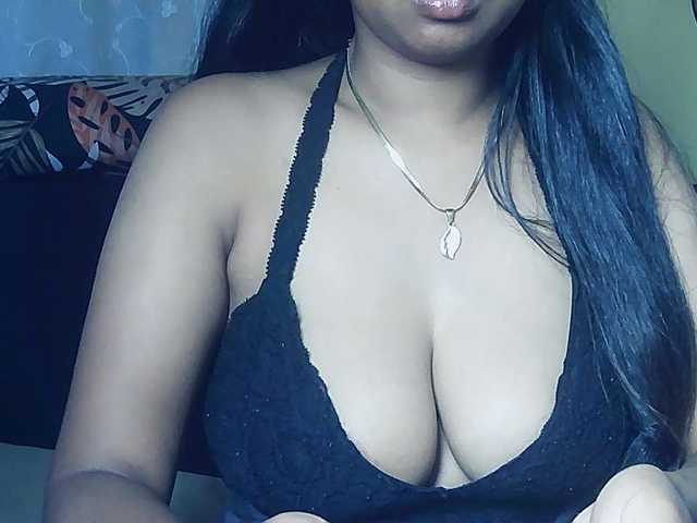 Happyi live cam on BongaCams