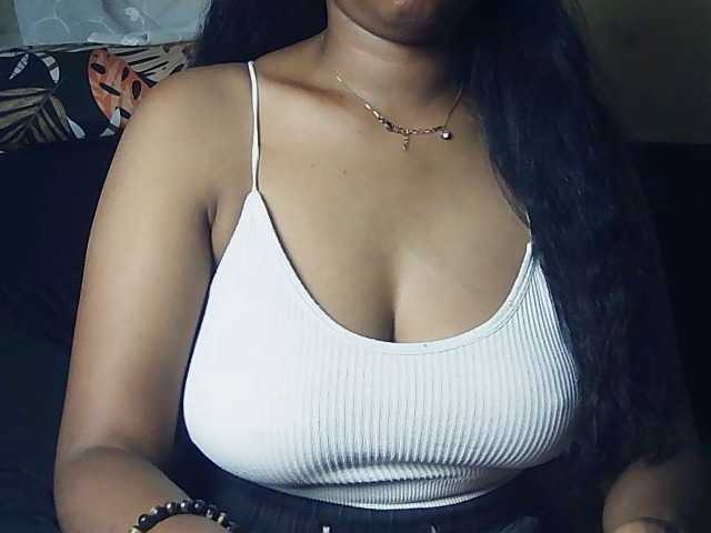 Happyi live cam on BongaCams