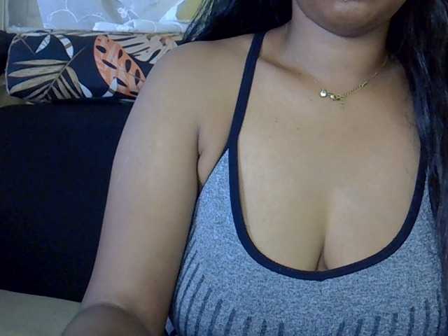 Happyi live cam on BongaCams