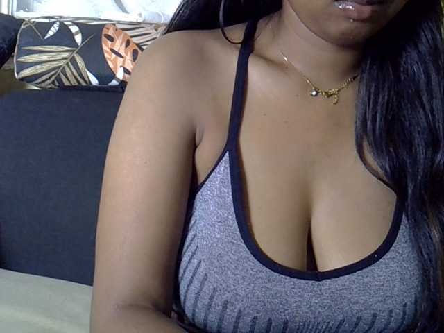 Happyi live cam on BongaCams