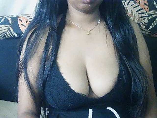 Happyi live cam on BongaCams