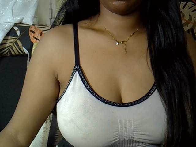 Happyi live cam on BongaCams
