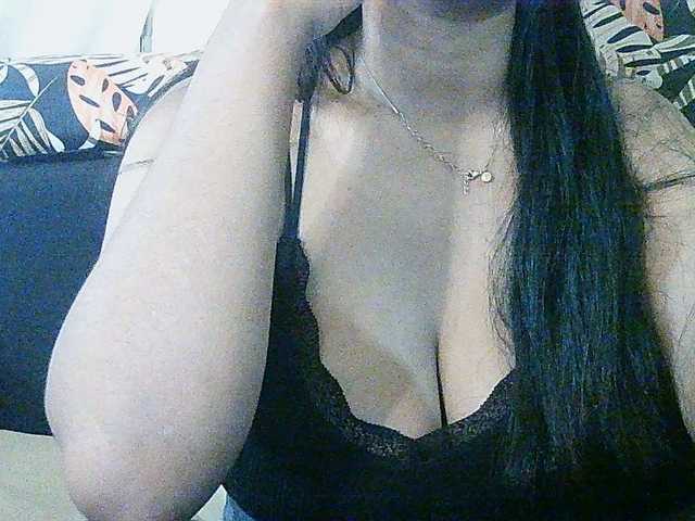 Happyi live cam on BongaCams