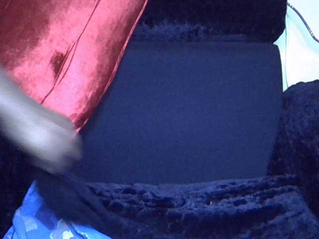 Happyi live cam on BongaCams